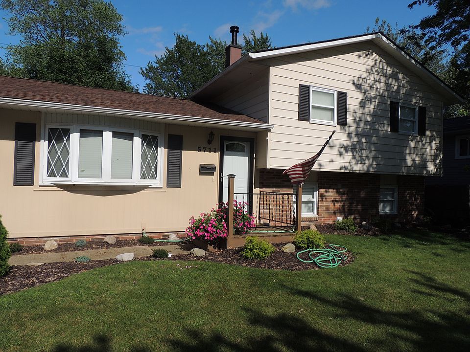 1st image of 5711 Whitethorn Dr