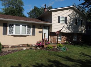 5711 Whitethorn Dr, Mentor On The Lake, OH