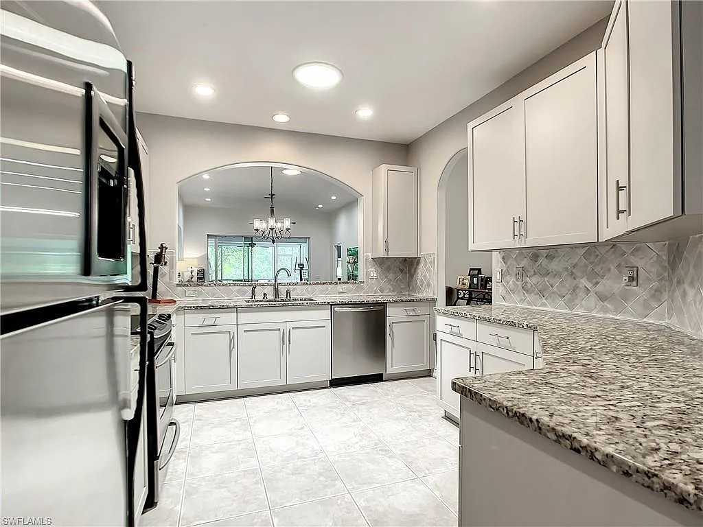 3 bed, 2.0 bath, 1897 sqft, $6,950 — Photo 2