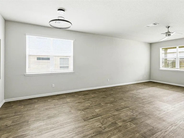 106 Lullaby Dr — Photo 17