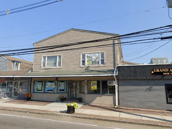 Boat Club Building 1-3 East Main St Clinton - 1, 3, 5, 1 8th Sq, Clinton, CT 06413