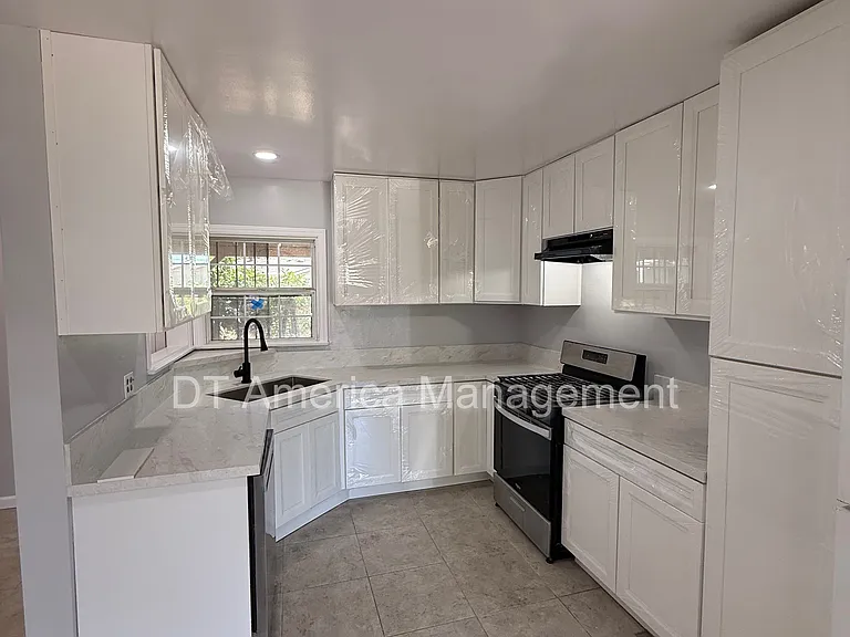 6879 Amherst St — Photo 5