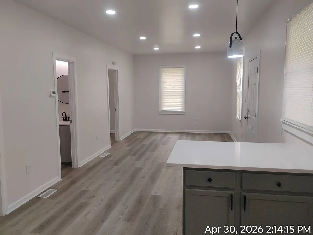 Building Photo - 6015 Hosmer Ave