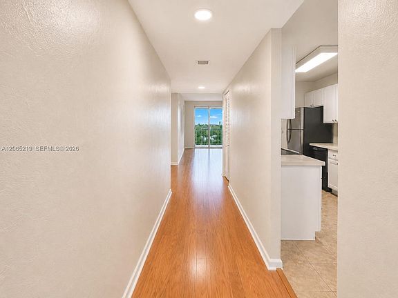 4th image of 250 Jacaranda Dr APT 805
