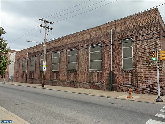 4th image of 1835 W Oxford St