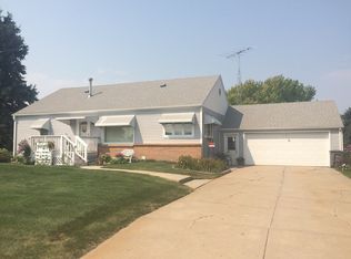 206 Center Ave, Republican City, NE 68971