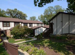 26 White Oak Cir, Saint Charles, IL 60174