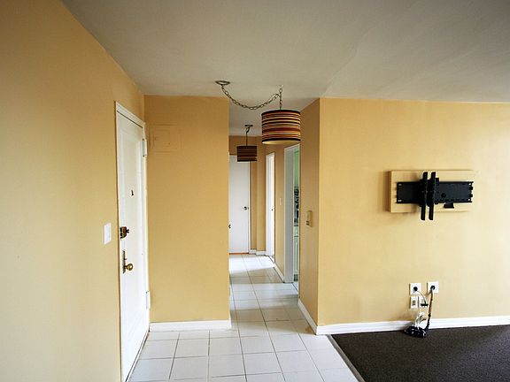 Living Room --> Hallway