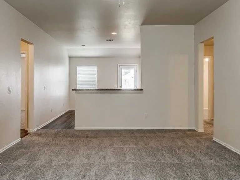 10219 Sussex Pl — Photo 4