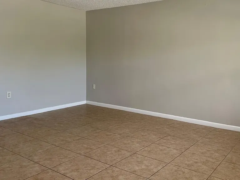 1463 Drew St #B — Photo 3