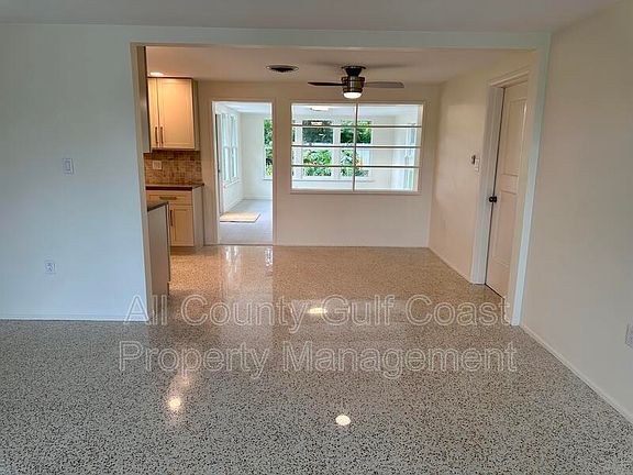 3rd image of 344 Parkdale Dr