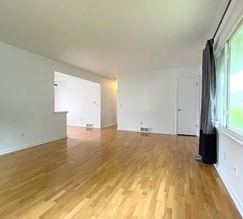 5th image of 1304 N Briarfield Dr