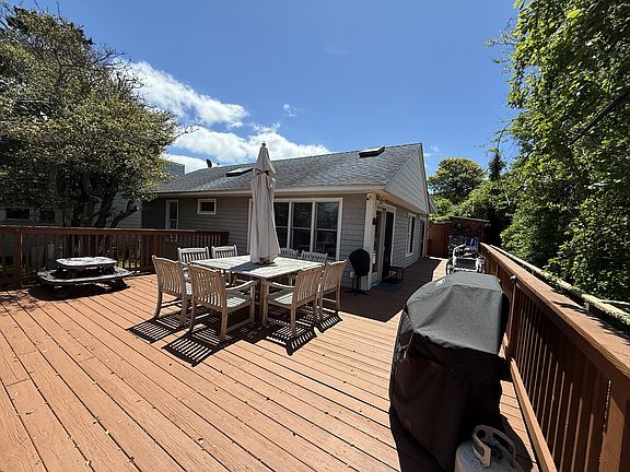 3rd image of 36 E Bayview Ave