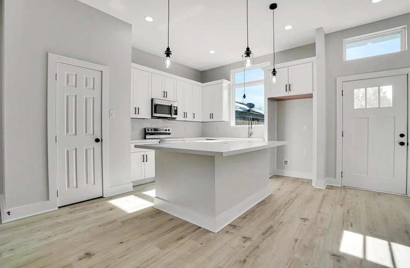 3 bed, 2.5 bath, 3008 sqft, $2,250 — Photo 4