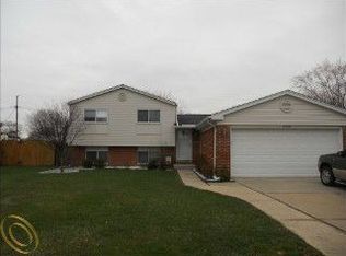 3228 Chase Dr, Warren, MI 48091