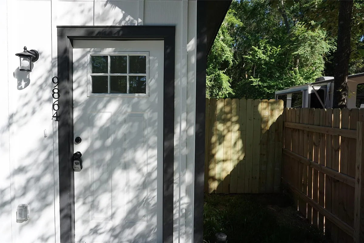 Building Photo - 9864 Arbor Oak
