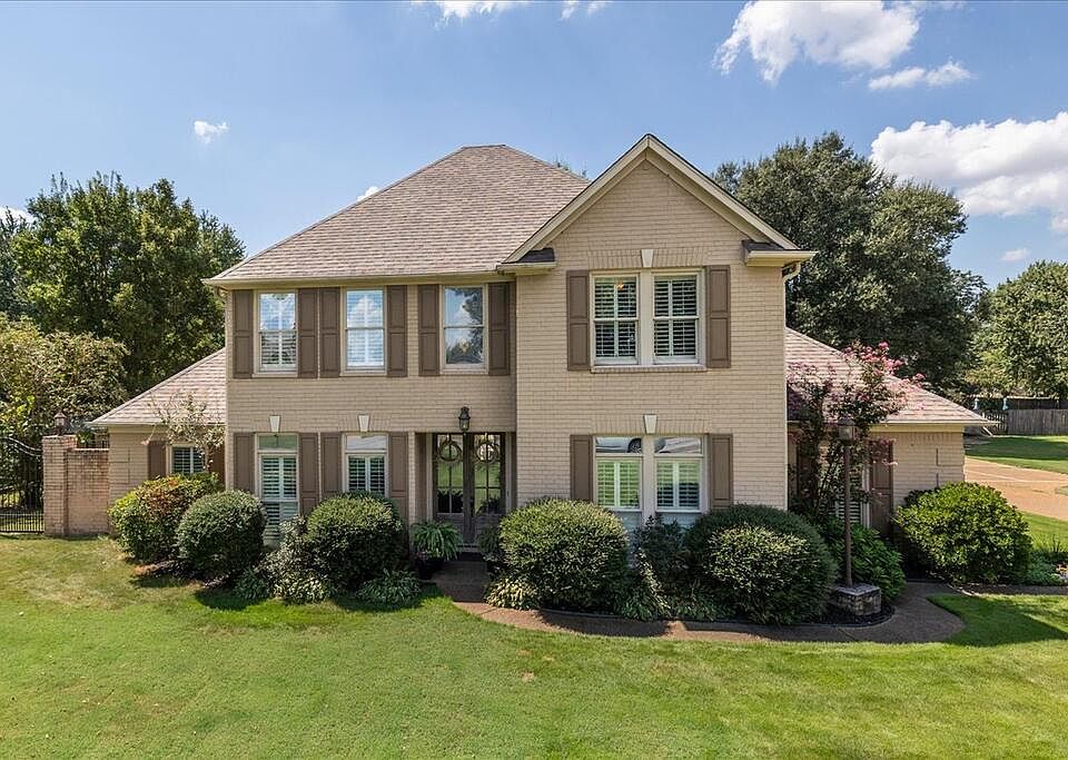 1st image of 304 River Bend Dr