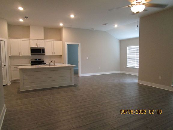 2nd image of 215 Bayou Bend Ln