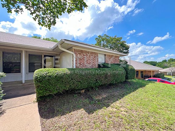 2nd image of 1104 Curtis Dr