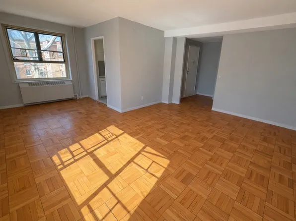 (undisclosed Address), Fresh Meadows, NY 11365