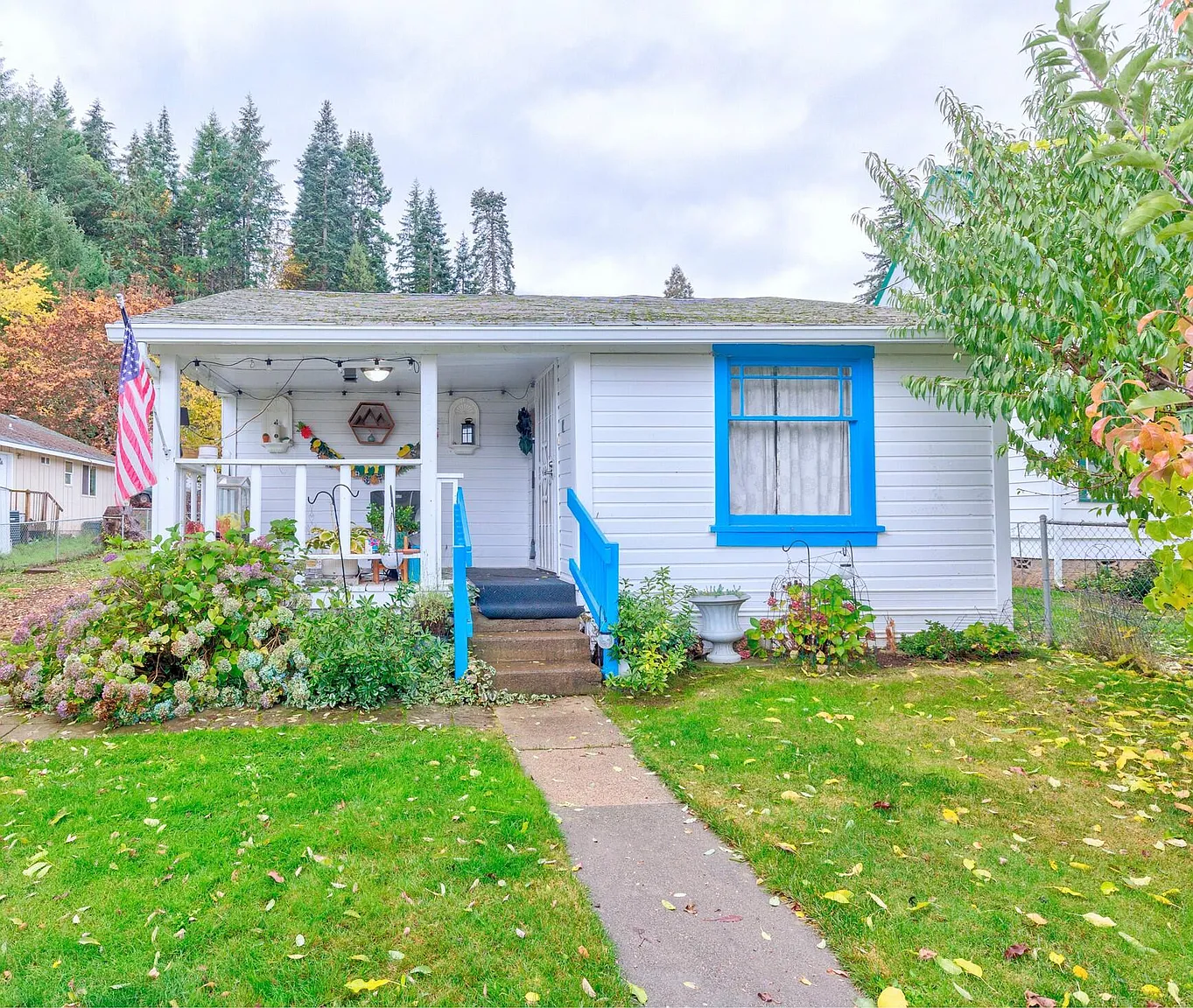 550 Willis Ave photo 1