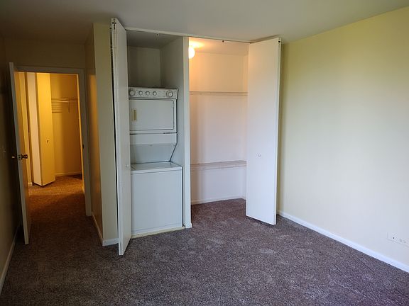 4th image of 6010 Oakwood Dr APT 4H
