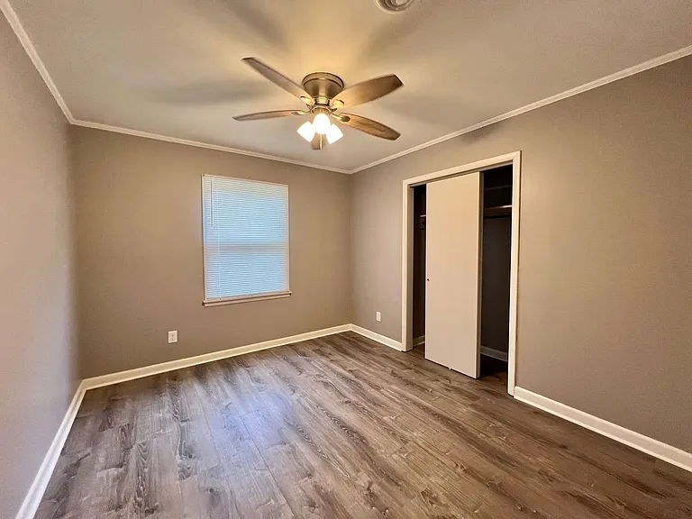 1037 Washington Ave — Photo 7