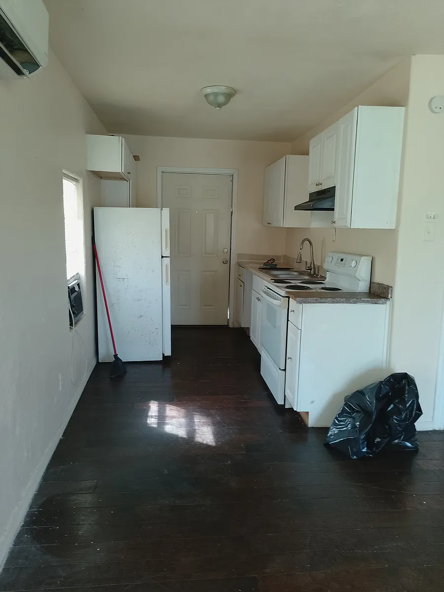 Building Photo - 5633 Humbert Ave