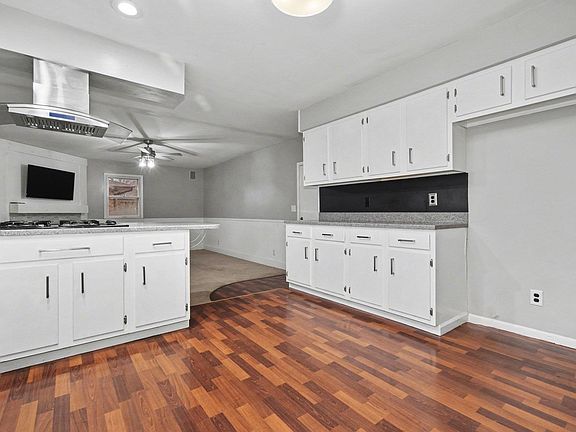 4th image of 3694 N Greenwood Dr