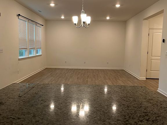 5th image of 354 Summer Ranch Dr