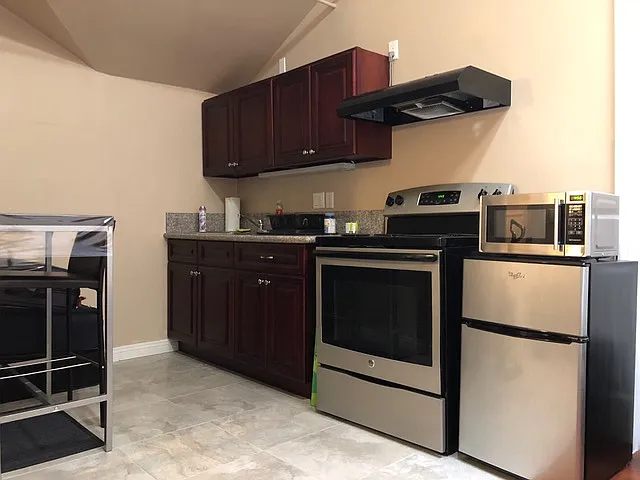 1030 E Green St #22A — Photo 3