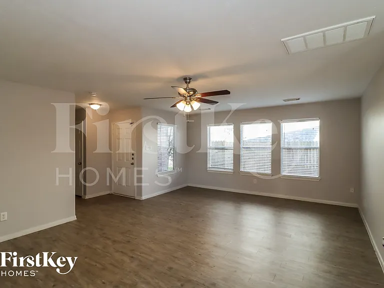 14111 Bishop Bend Ln — Photo 3