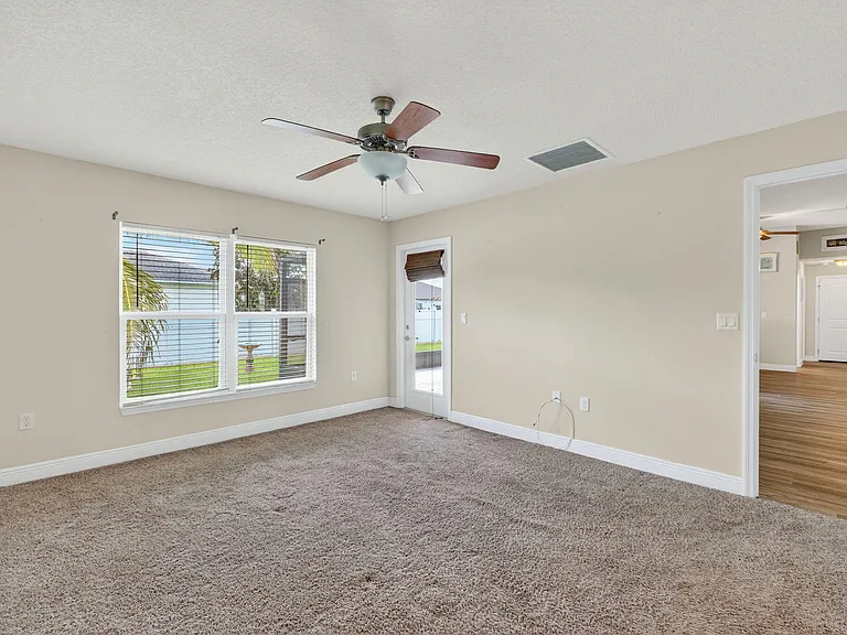 5547 NW Cordrey St — Photo 28