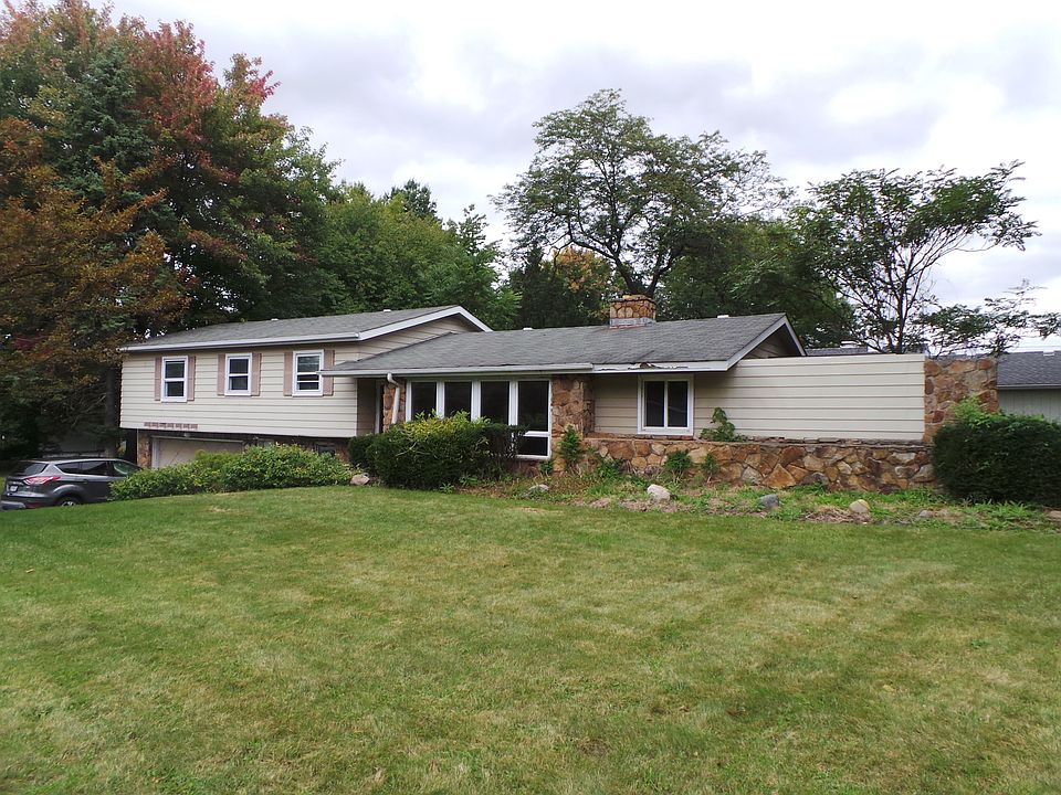 1st image of 7771 Fairlawn Dr