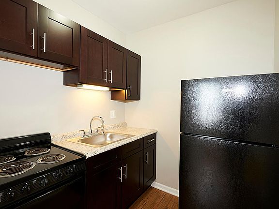 2nd image of 7048 7048 S Merrill Ave #601