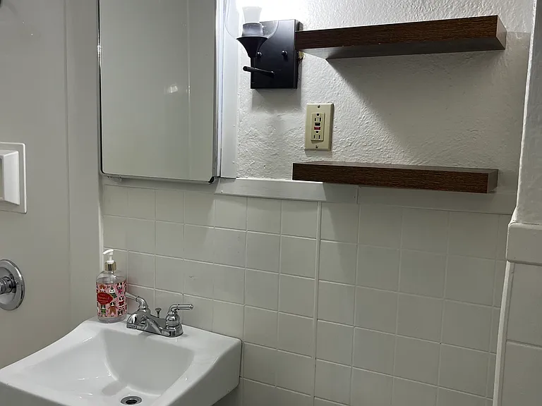 105 Lyman St #1R — Photo 14