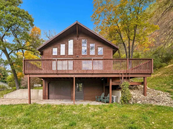 1160 Red Oak Rd, Harpers Ferry, IA 52146