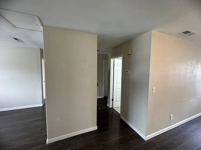 1448 Pleasant St — Photo 12