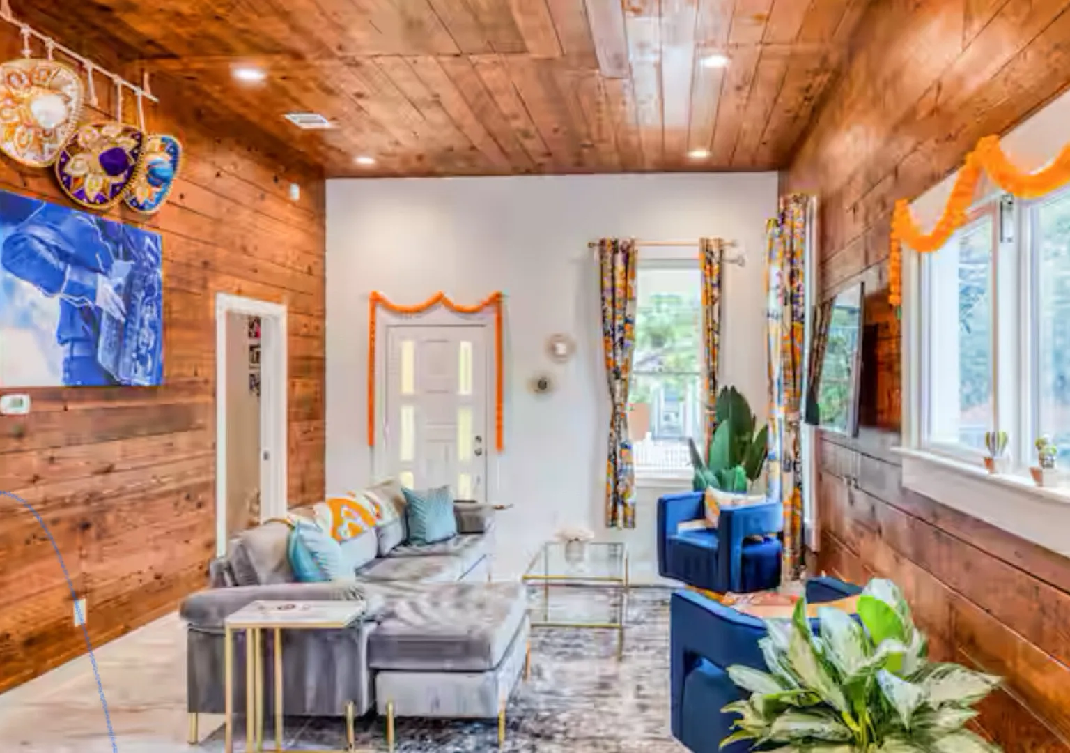 Bright Bungalow Blocks from Riverwalk 2 Bedroom 1 Bath Furnished — Photo 1