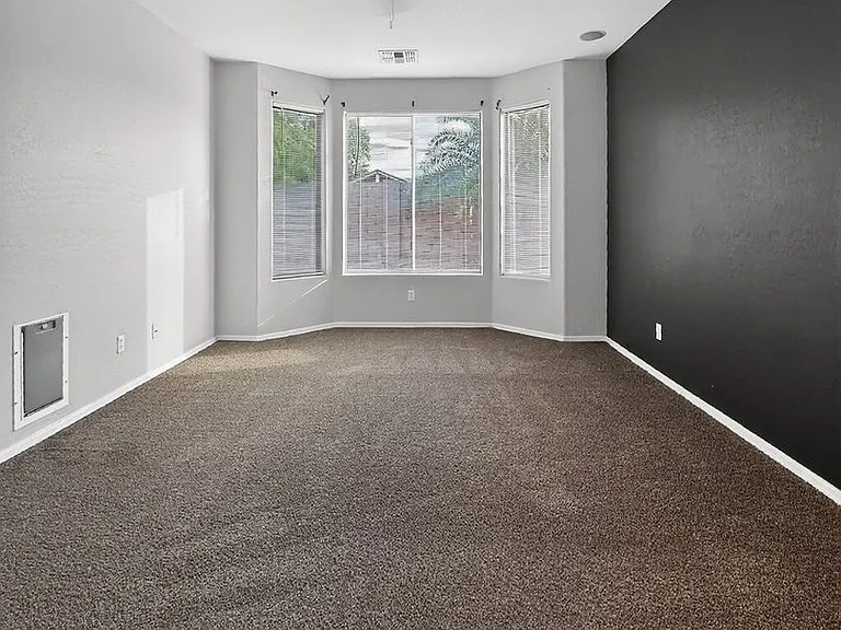 2421 W Ellis St — Photo 27
