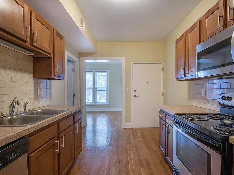 220 Eastern Ave SE #1 — Photo 4