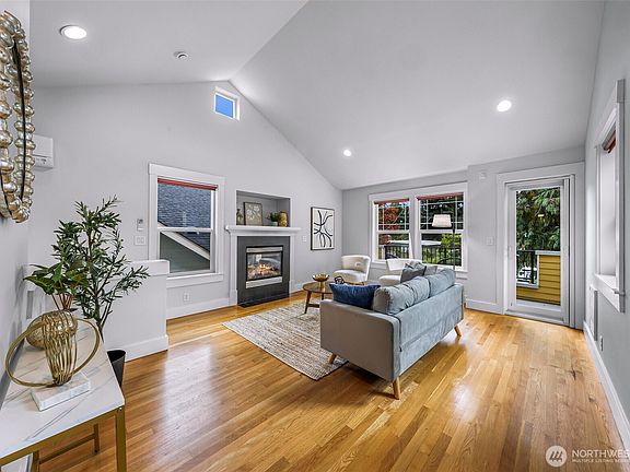 4th image of 7019 Ravenna Avenue NE
