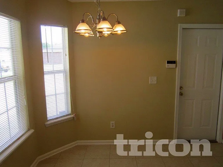 2762 Archer St — Photo 14