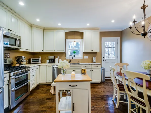 433 E 6th St, South Boston, MA 02127