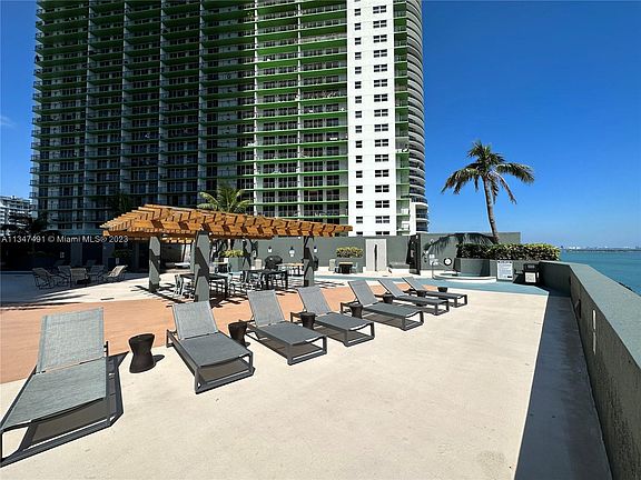 5th image of 1750 N Bayshore Dr APT 2407