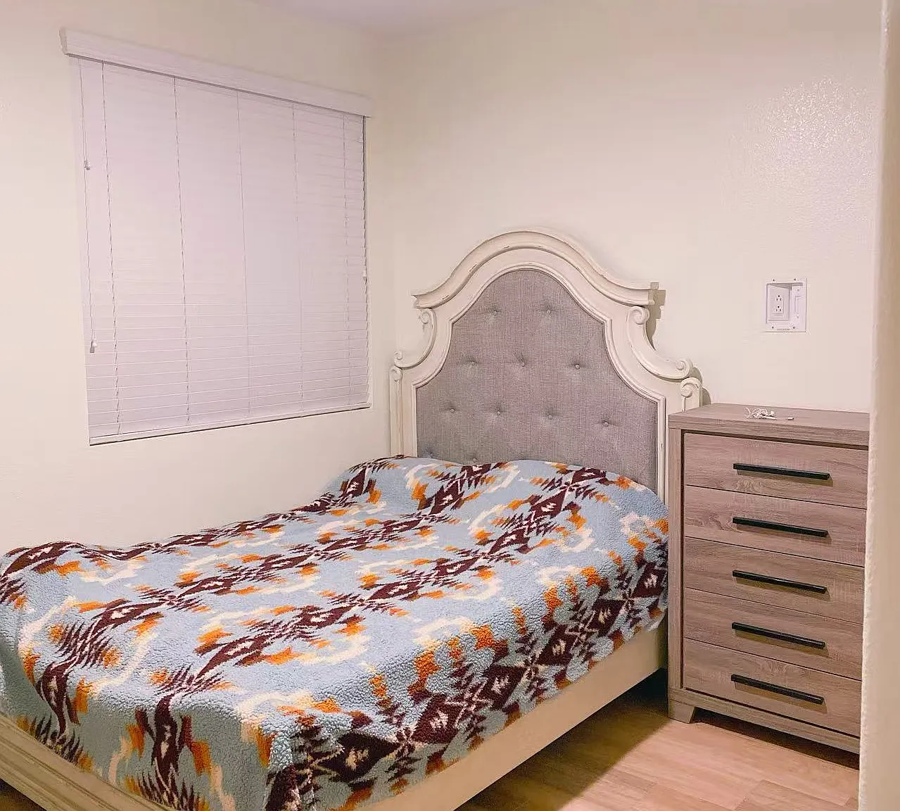 5 bed, 4.5 bath, 4325 sqft, $900 — Photo 2