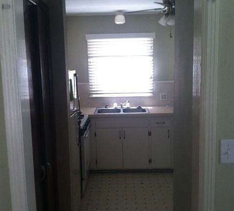 5th image of 907 N Leverett Ave