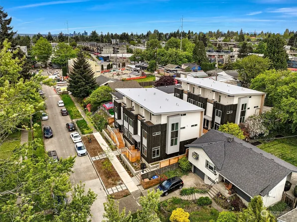 9240 20th Avenue SW #D, Seattle, WA 98106