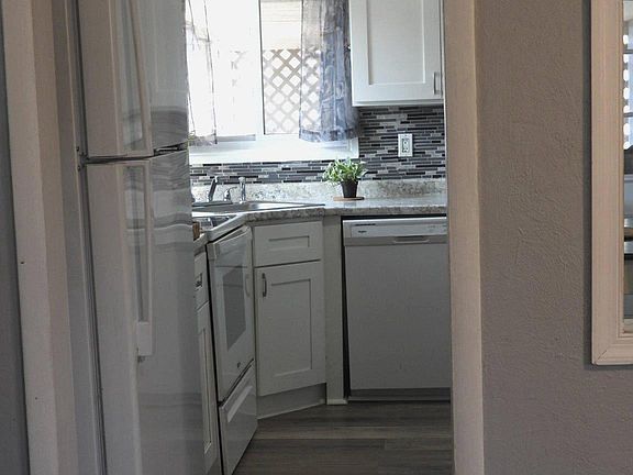 5th image of 2503 Laurel Dr