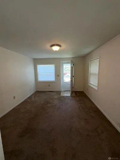 3 bed, 1.0 bath, 728 sqft, $1,195 — Photo 2